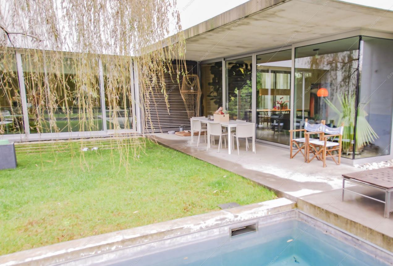 Giardino e tavolo da pranzo esterni