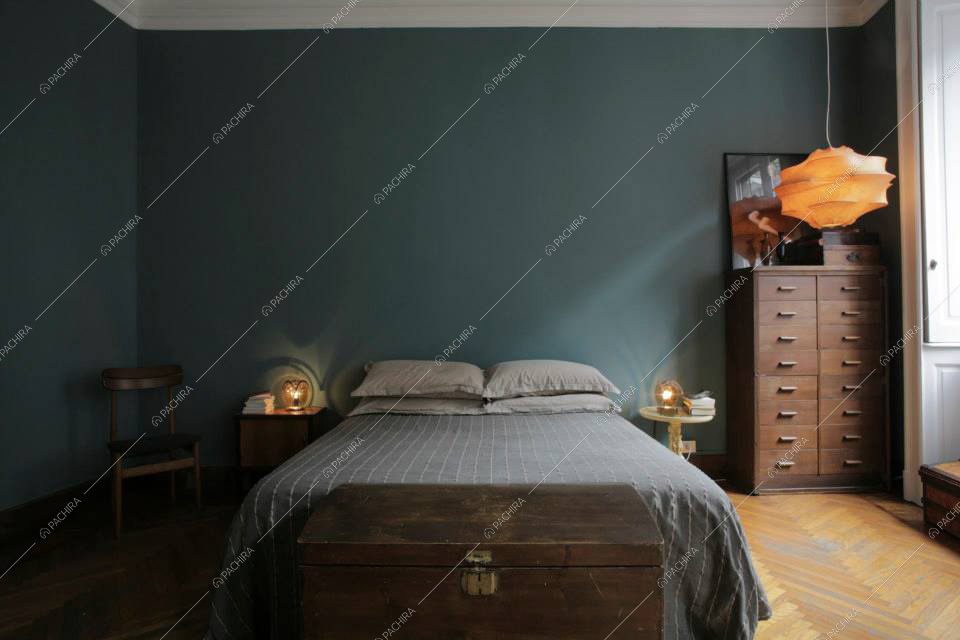 Letto matrimoniale, cassapanca e cassettiera