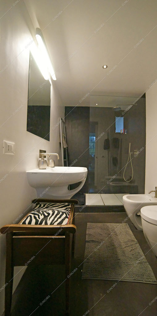 Bagno con doccia