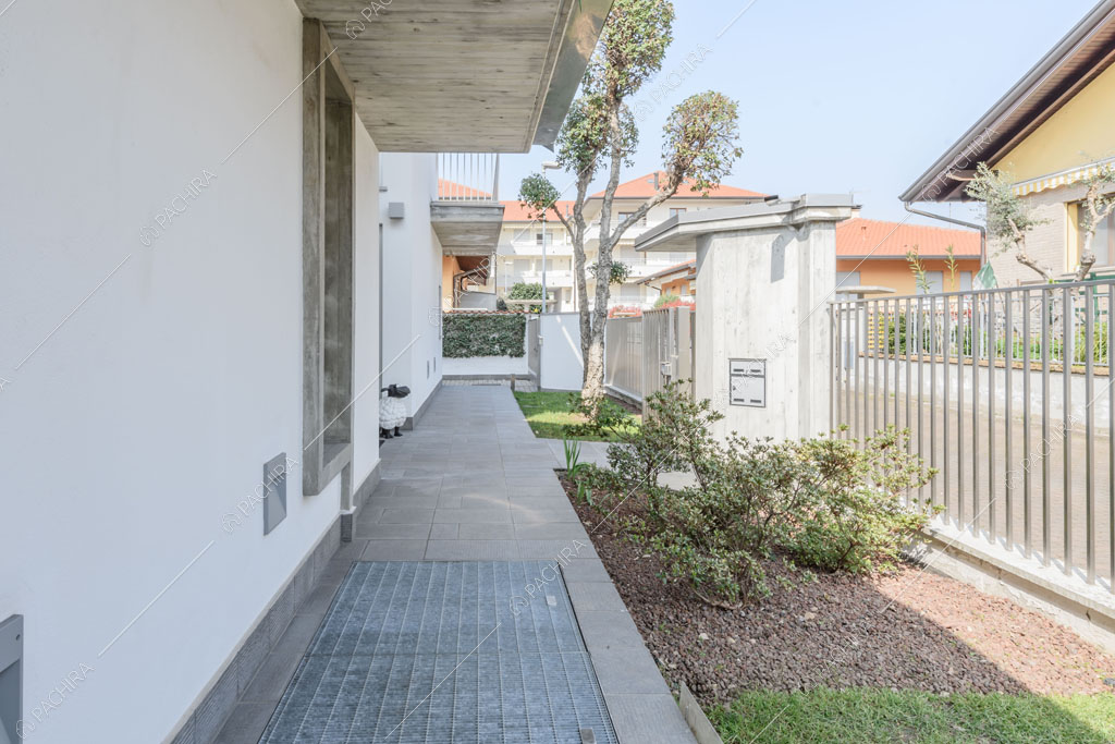 Portico della villa Lilium, location in stile moderno in Provincia di Milano