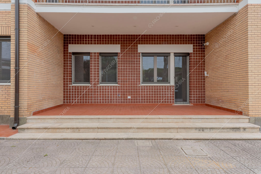 Vista sul portico della villa Murray, location in stile contemporaneo a Roma