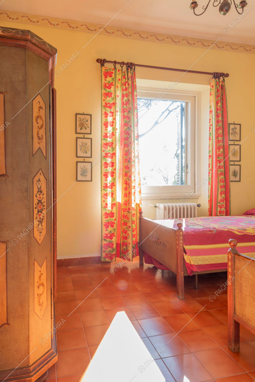 Camera da letto della dimora storica Logan, location in stile classico a Roma