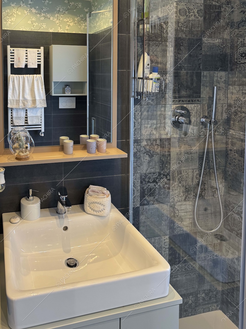 Bagno dell'appartamento Gesso, location in stile contemporaneo a Milano