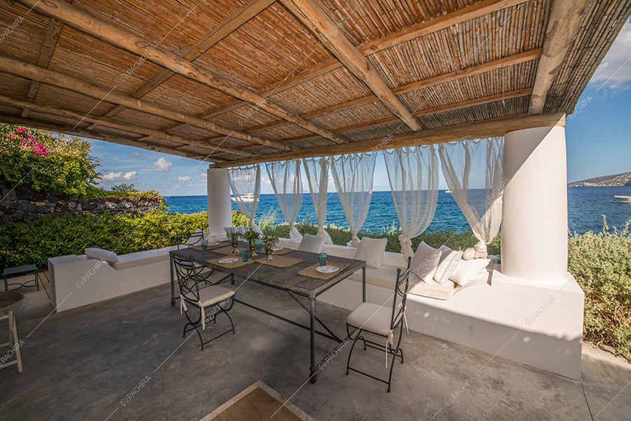 Terrazza della villa Toyon, location in stile classico a Messina