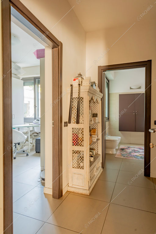 Atrio della villa Darling, location in stile contemporaneo a Monza