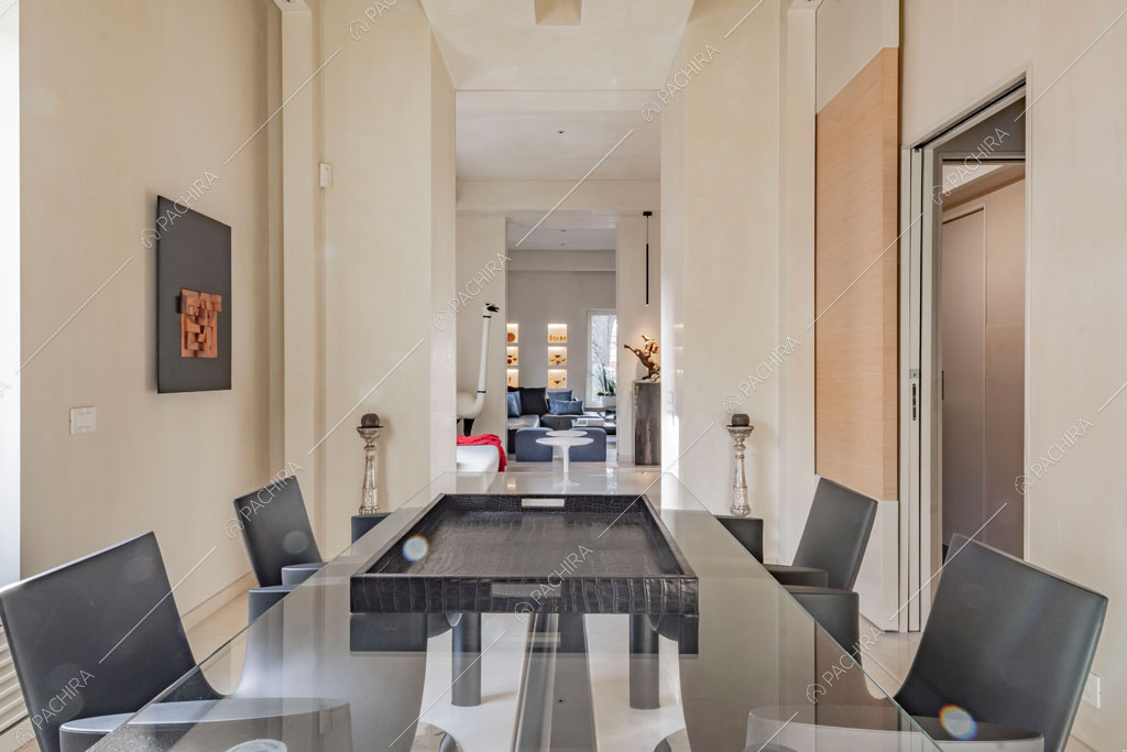 Tavolo da pranzo dell'appartamento Kamala, location in stile contemporaneo a Roma