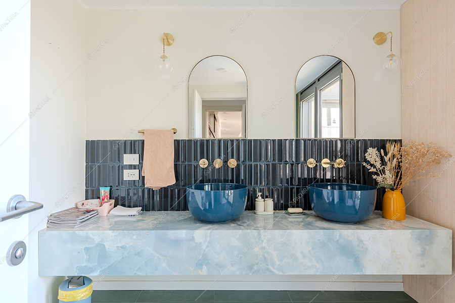 Bagno dell'appartamento Mimetite, location in stile moderno a Milano