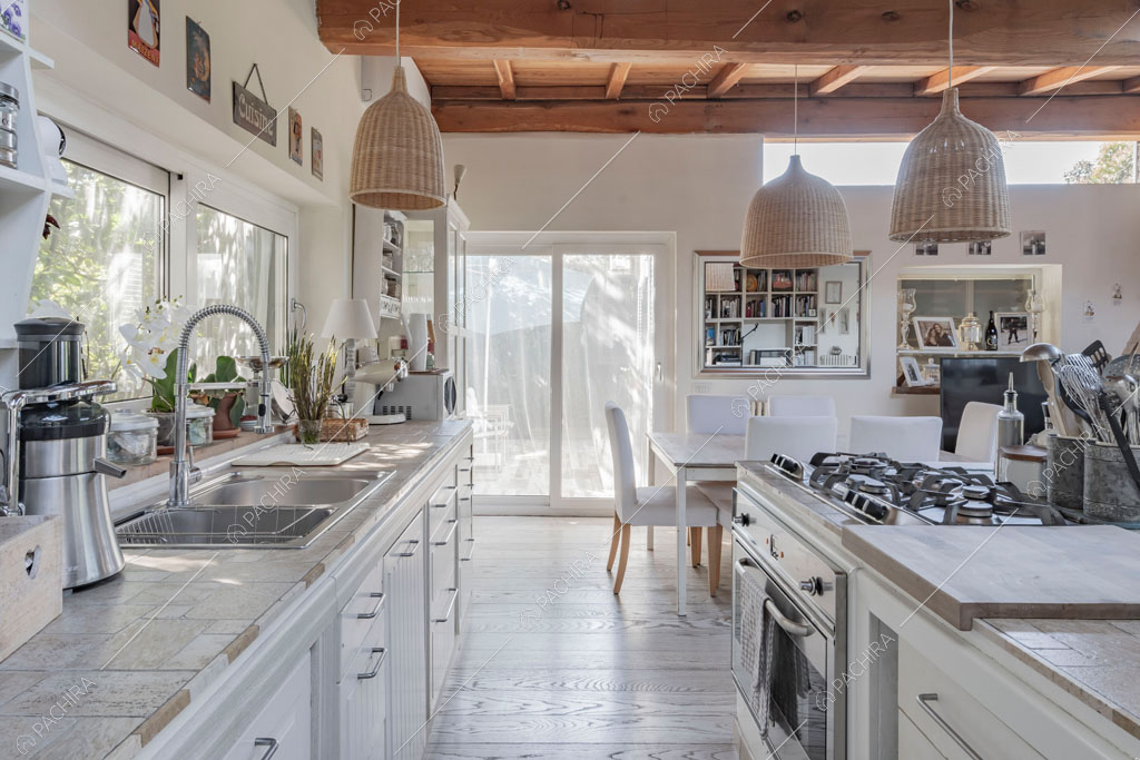 Cucina a isola della location Aliseo, villa in stile contemporaneo a Roma