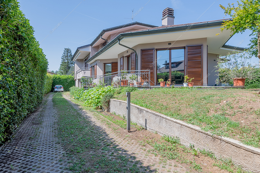 Vialetto della villa Gange, location in stile contemporaneo a Milano