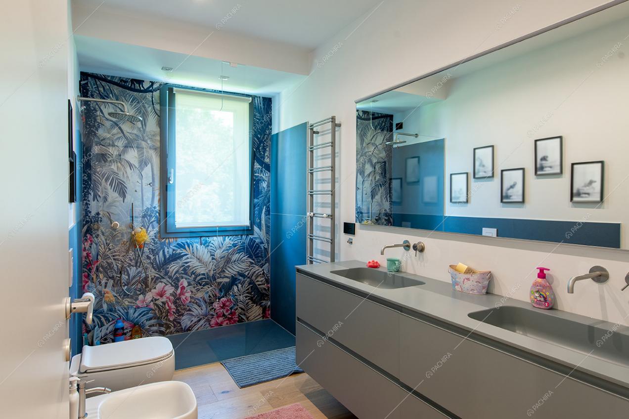 Bagno della villa Ladone, location in stile moderno a Lecco