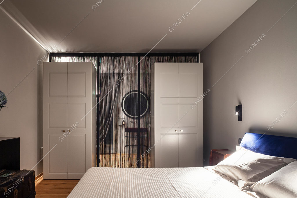 Camera da letto matrimoniale della villa Ghibli, location in stile contemporaneo a Verona