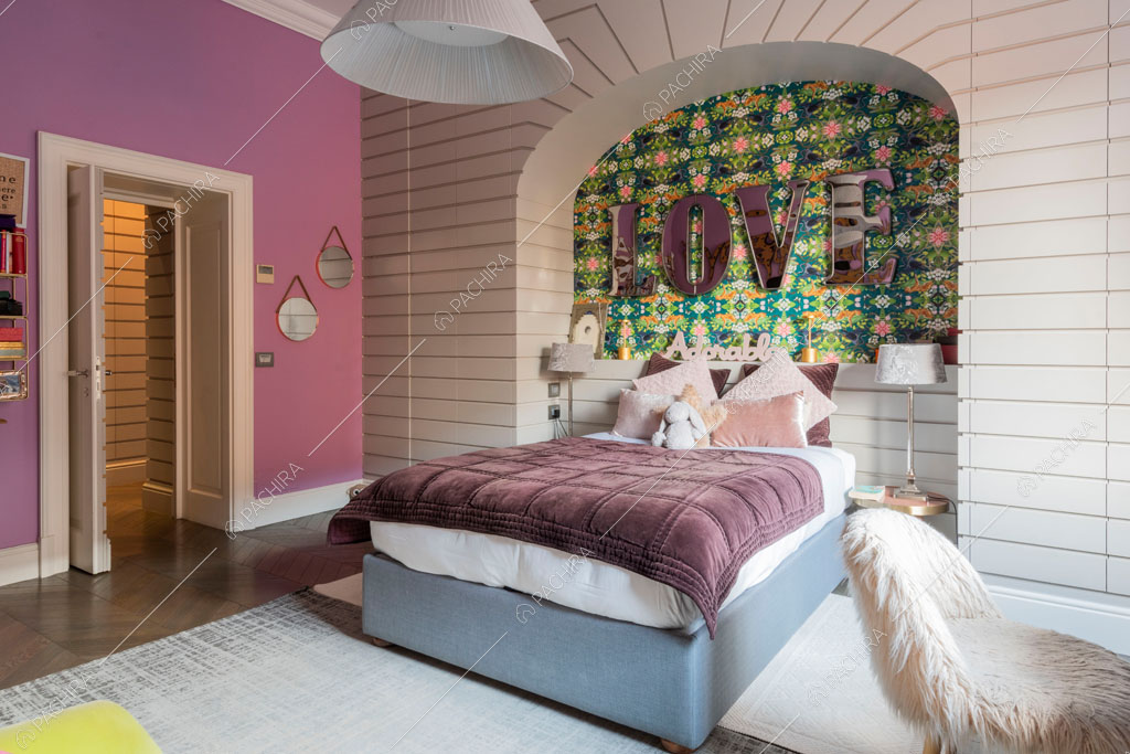 Camera da letto della villa Espero, location in stile contemporaneo a Roma
