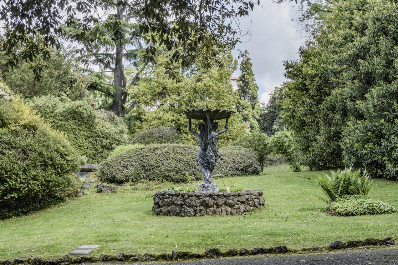 Fontana all'interno del parco della villa