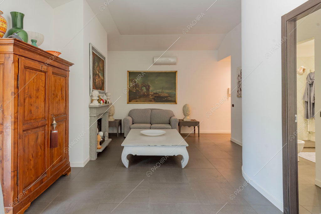 Salotto della villa Darling, location in stile contemporaneo a Monza