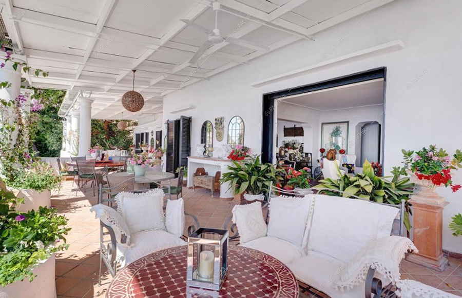 Terrazza della villa Oder, location in stile classico a Napoli