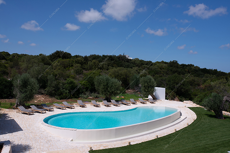 Piscina della masseria Athos, location in stile rustico a Brindisi