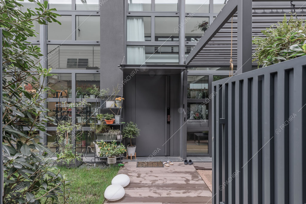Vialetto del loft Tagus, location in stile contemporaneo a Milano