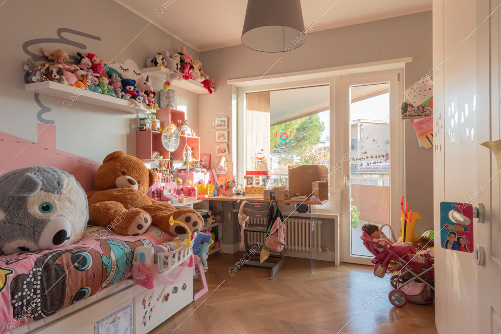 Camera da letto dei bambini dell'appartamento Molucche, location in stile contemporaneo a Roma