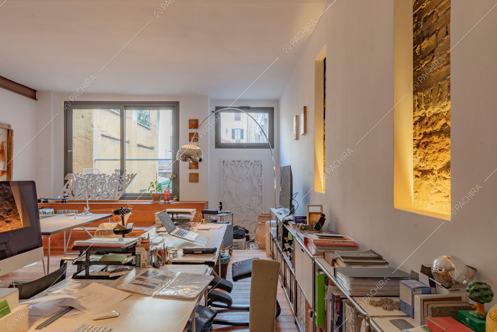 Elementi di design nello studio dell'espositivo Couve, location in stile contemporaneo a Roma