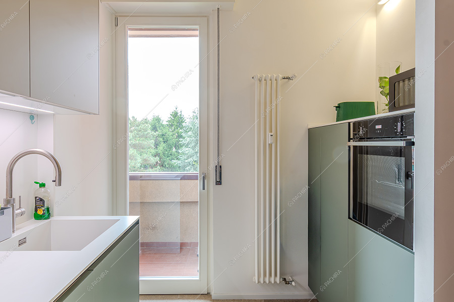 Cucina dell'appartamento moderno Vecia, location per shooting a Monza