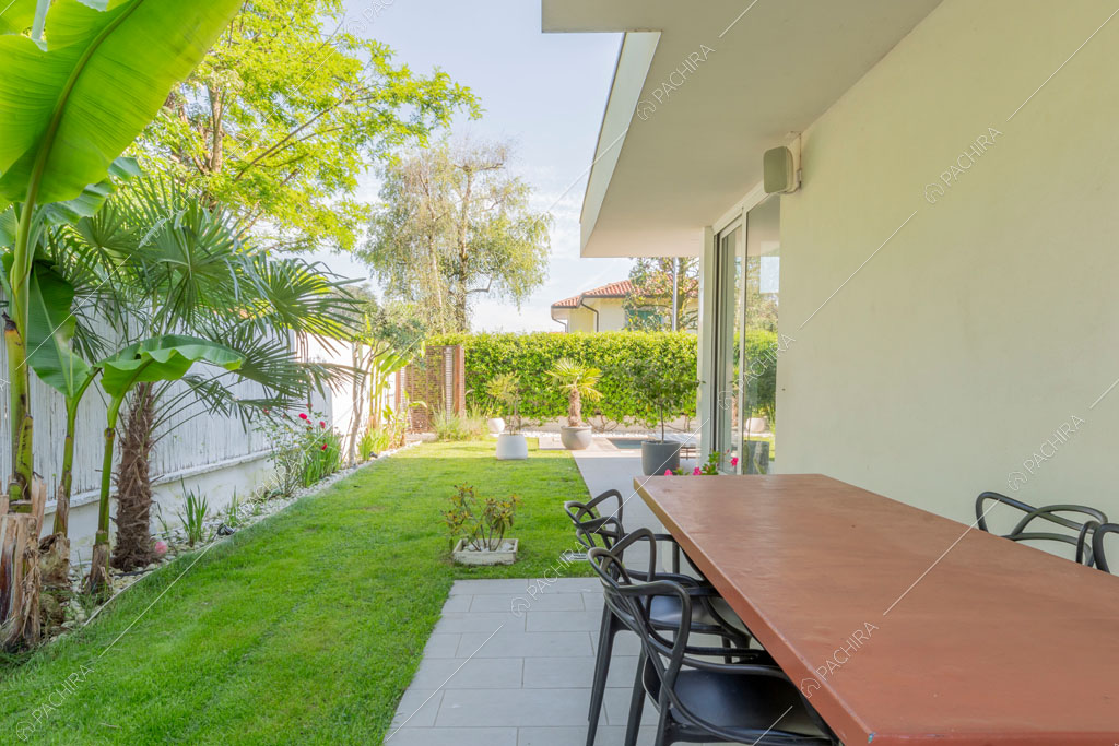Giardino della villa Garnet, location in stile contemporaneo a Milano