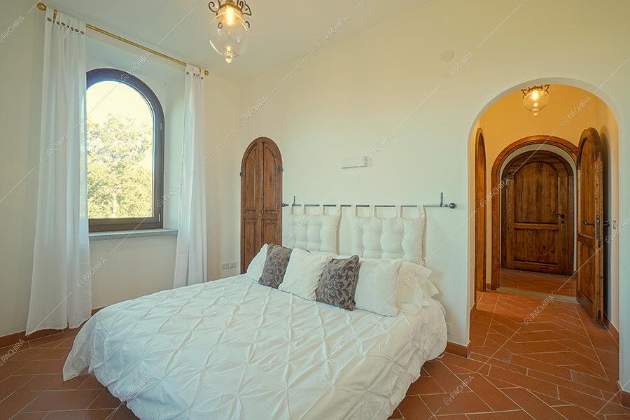 Camera da letto della villa rustica Tapioca, location per shooting a Rimini