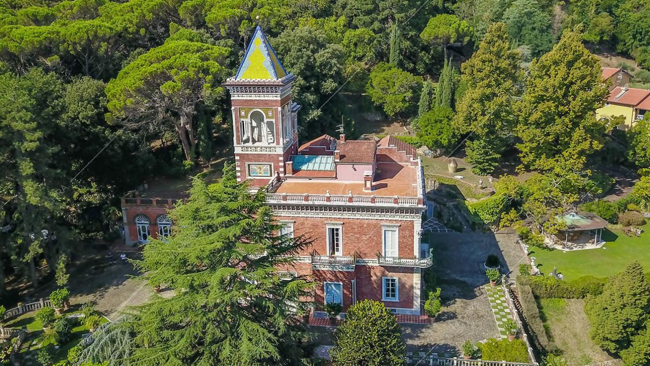 Esterni della dimora storica Irtis, location in stile classico a La Spezia