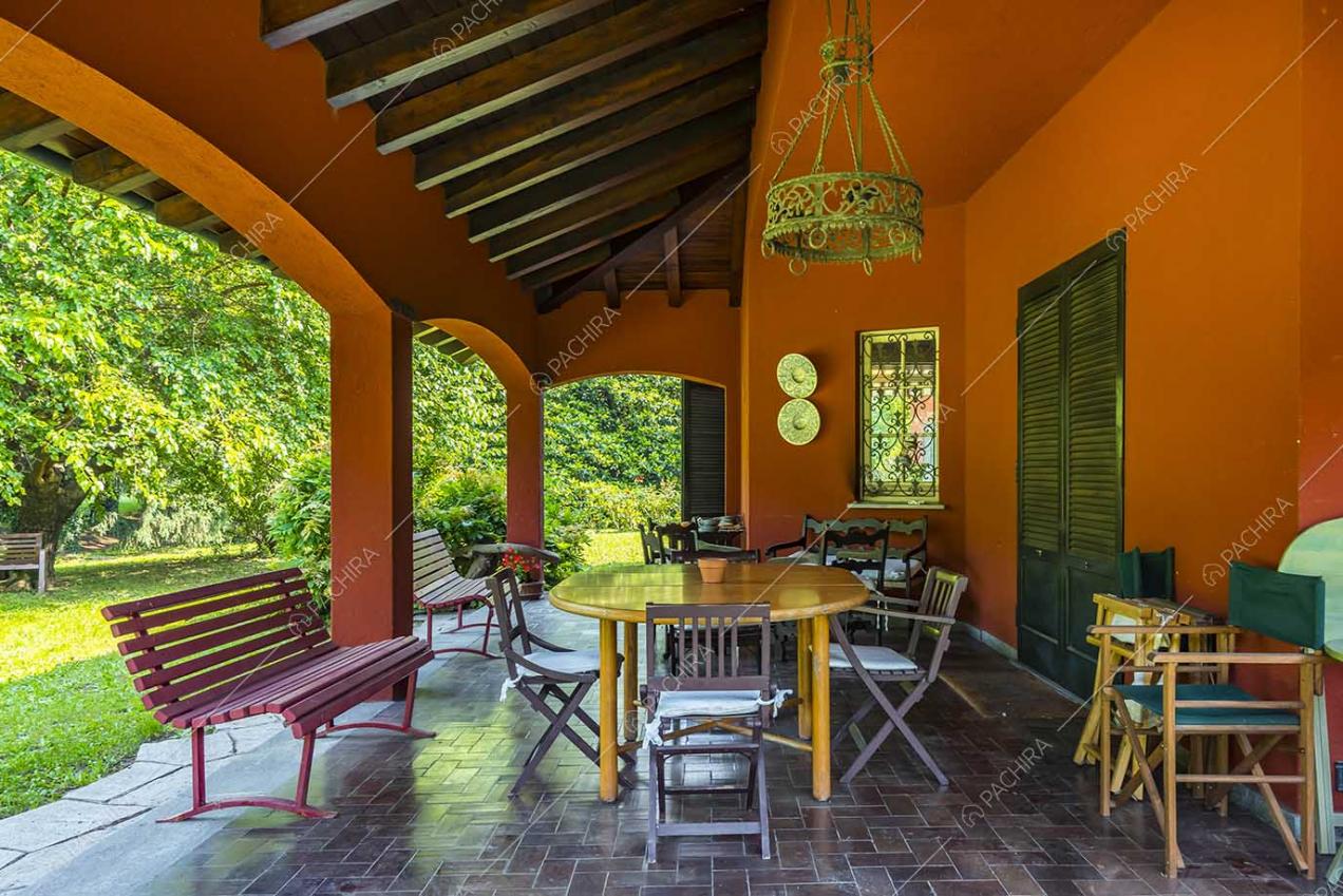 Veranda della villa Archibusa, location in stile classico a Como