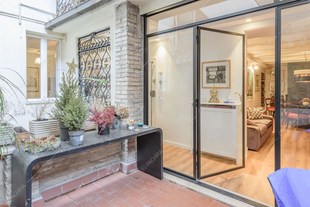 Terrazza dell'appartamento Roobois, location in stile insolito a Roma
