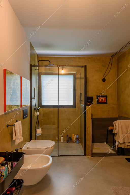 Bagno della villa Aral, location in stile contemporaneo a Monza
