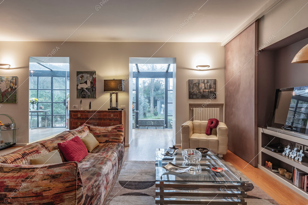 Zona living dell'appartamento Catalpa, location in stile moderno a Roma
