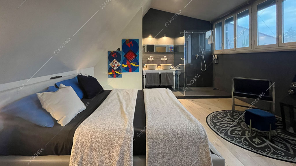 Camera da letto della villa Andesine, location in stile moderno a Roma
