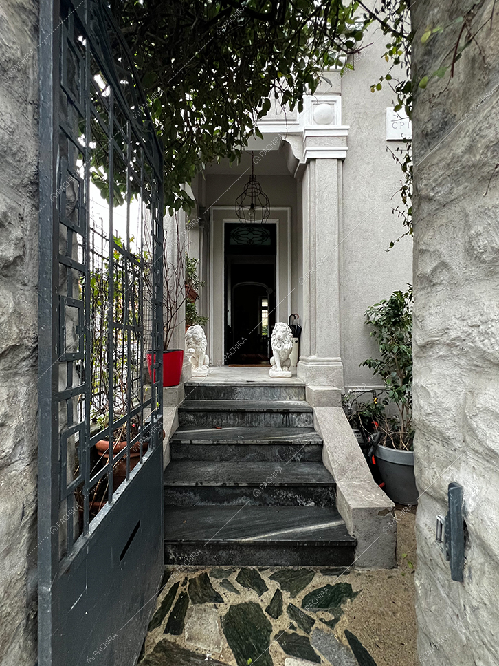 Ingresso della villa Corallo, location in stile liberty a Milano