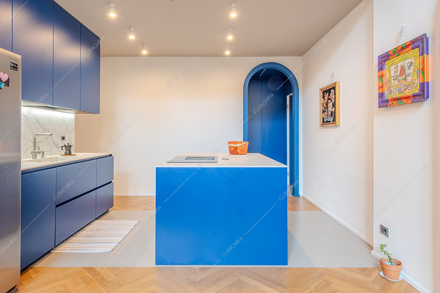 Cucina dell'appartamento Tonga, location in stile moderno a Milano