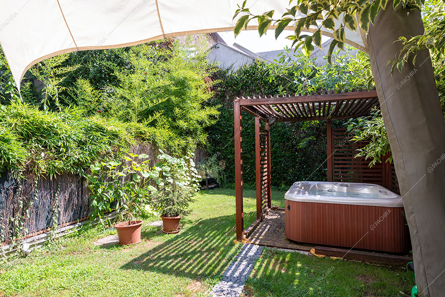 Giardino della villa Malachite, location in stile moderno a Milano