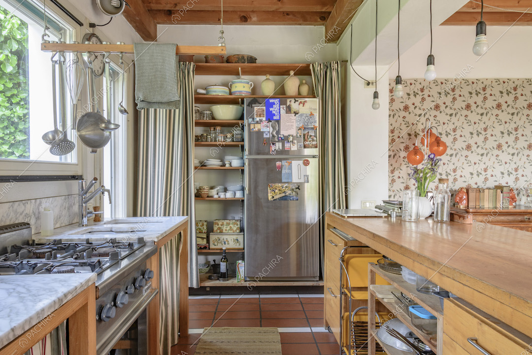 Cucina con fornelli a gas