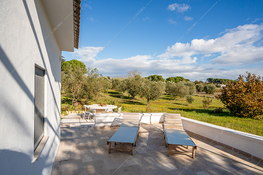 Terrazza della villa Sahel, location in stile rustico a Brindisi