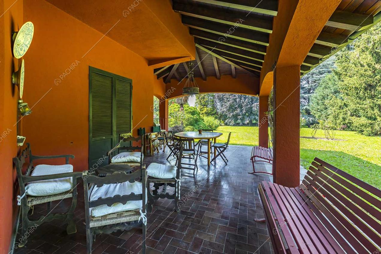 Veranda della villa Archibusa, location in stile classico a Como