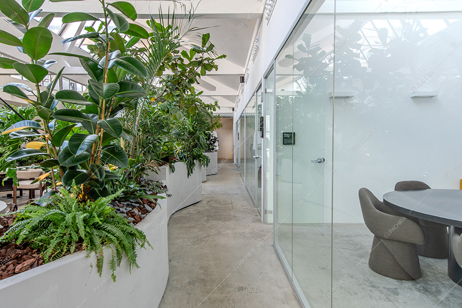 Corridoio dell'espositivo Tatra, location in stile contemporaneo a Milano