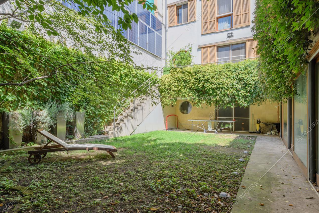 Cortile interno e vista sulla location