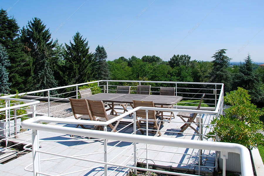 Terrazza della villa Acetosa, location in stile vintage a Lecco