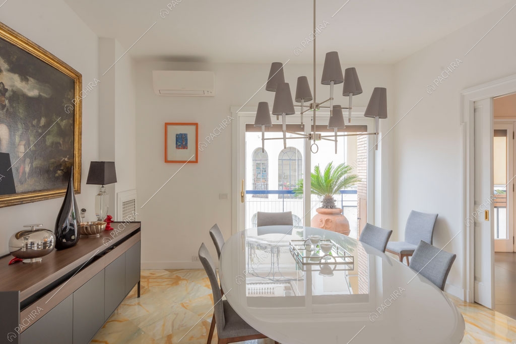 Sala da pranzo dell'appartamento Mizuna, location in stile contemporaneo a Roma