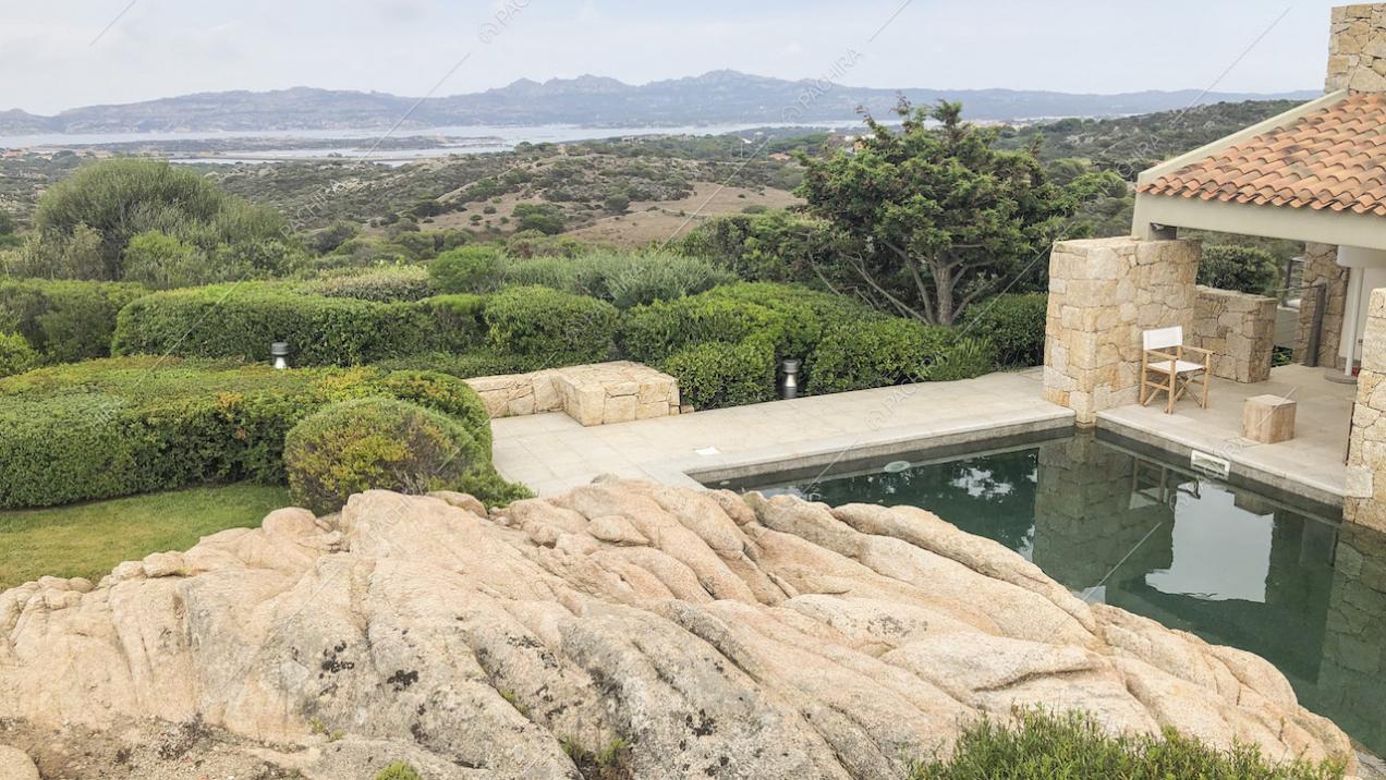 Il panorama davanti alla piscina