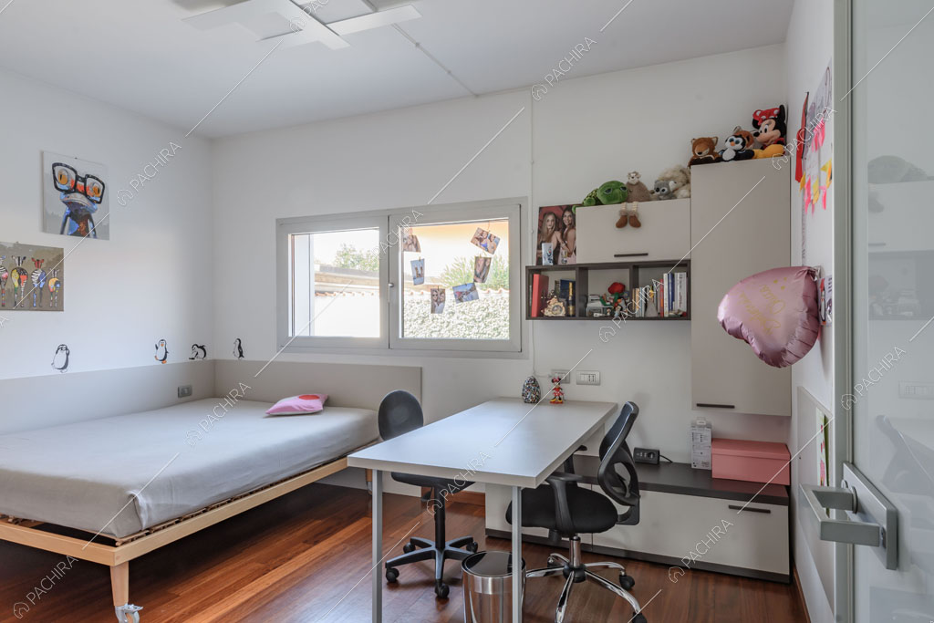 Camera da letto della villa Lilium, location in stile moderno in Provincia di Milano