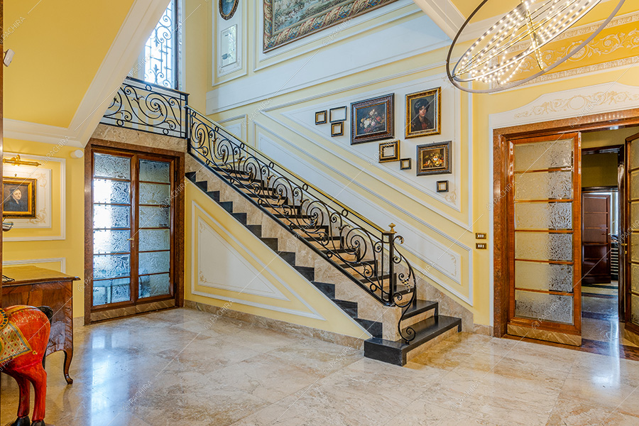 Scale della villa Lentisco, location in stile classico a Varese