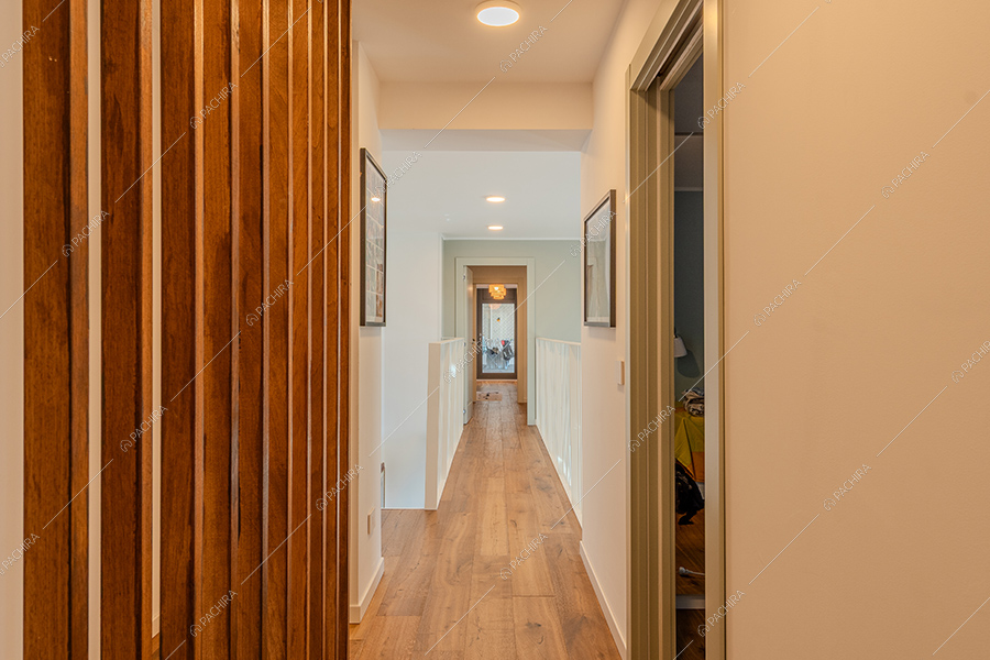 Corridoio dell'appartamento Mimetite, location in stile moderno a Milano