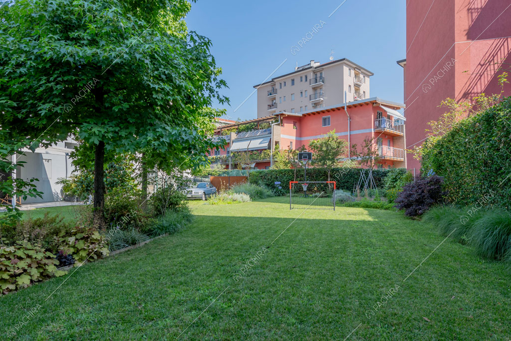 Giardino del loft Graviola, location in stile contemporaneo a Milano