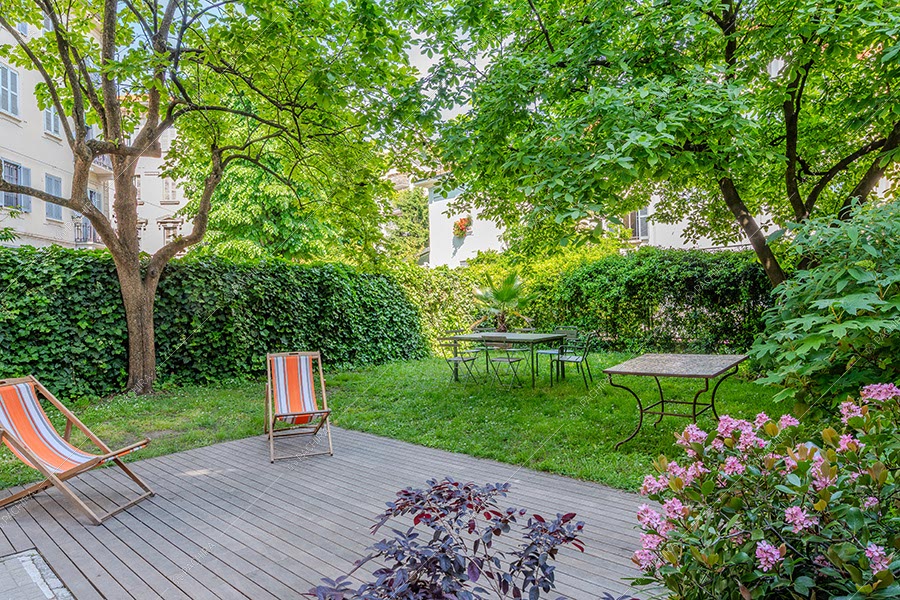 Giardino dell'appartamento Andira, location moderna per shooting a Milano
