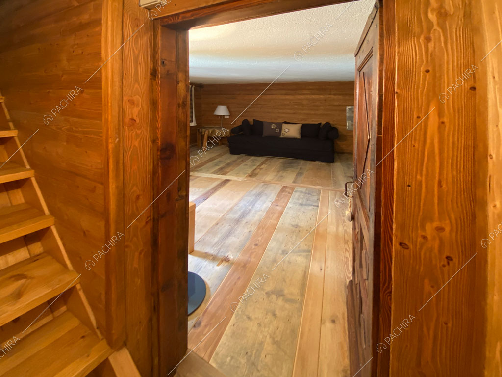 Vista sulla sala dello chalet Thar, location in stile rustico ad Aosta