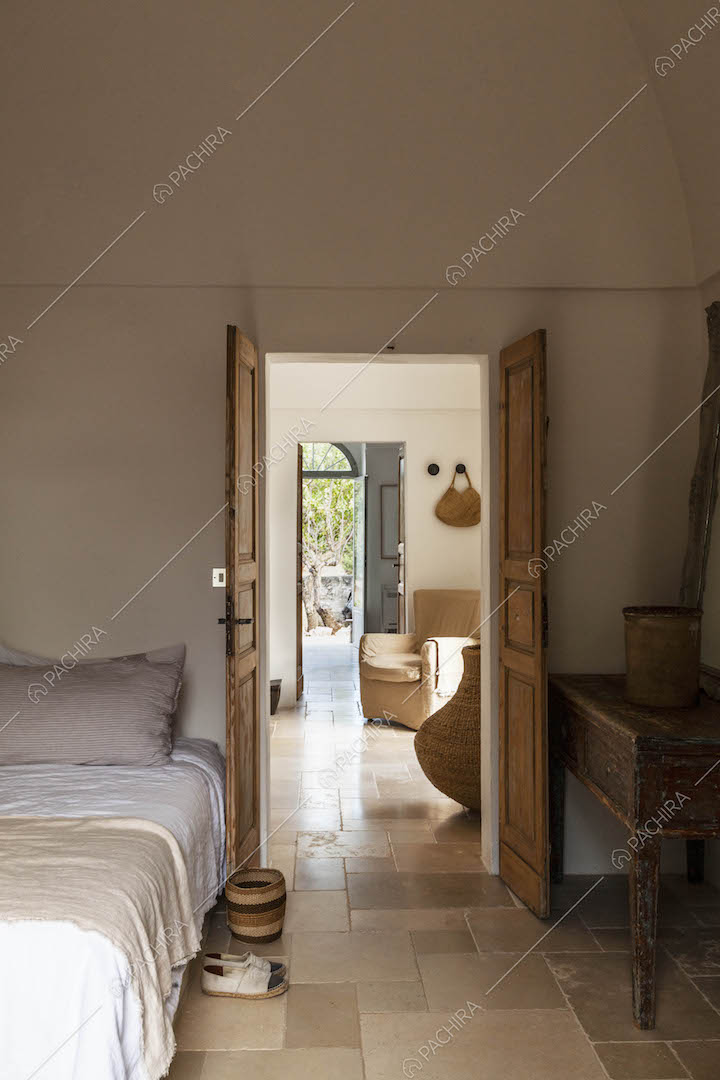 Camera da letto della masseria Giava, location in stile rustico a Brindisi